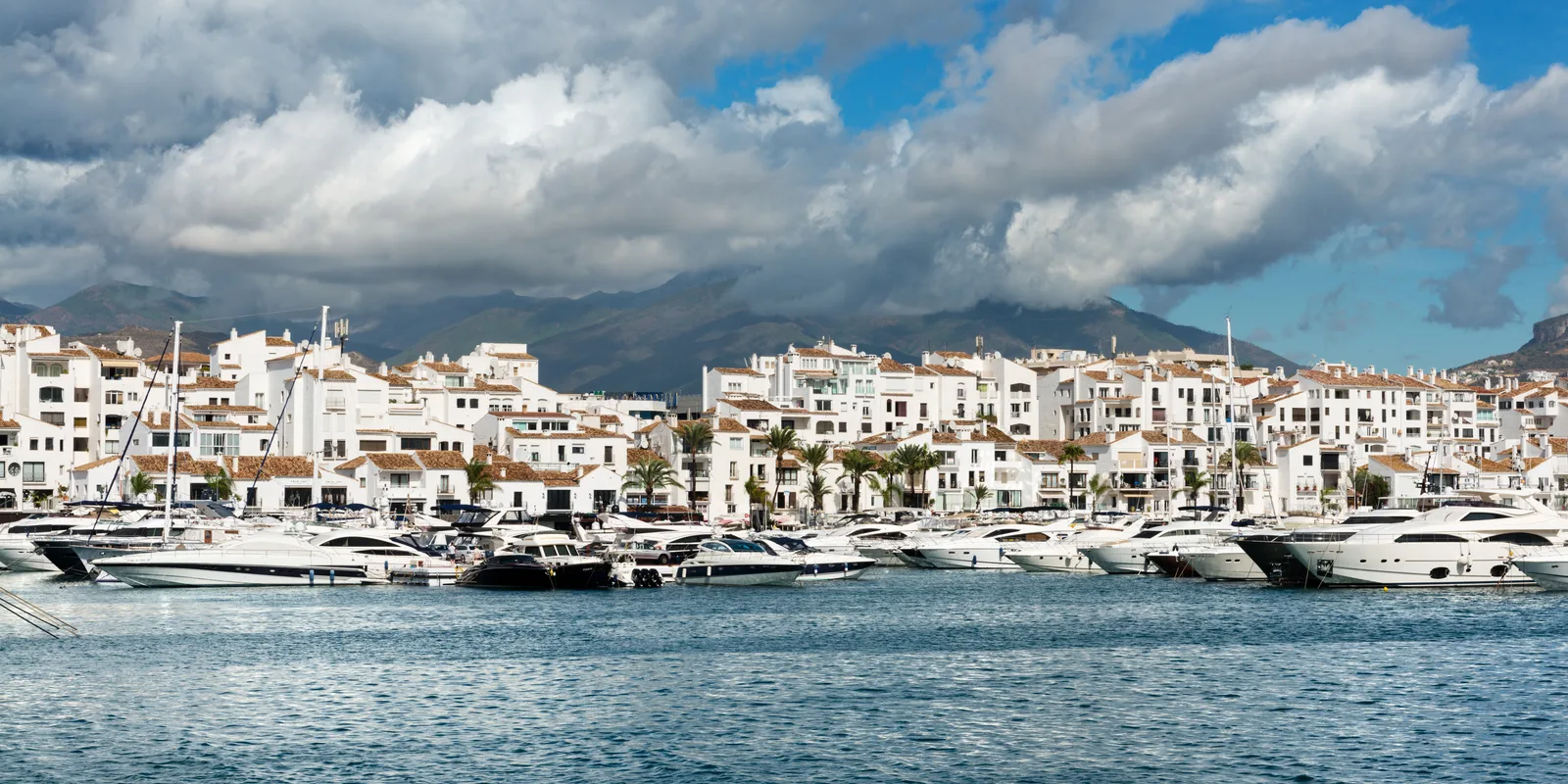 Puerto Banús, ¿merece la pena? Bus desde Málaga y precios